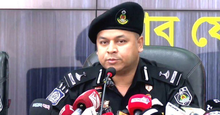জামিনে থাকা সন্ত্রাসীরা যেকোন সময় আটক হতে পারে: র‌্যাব