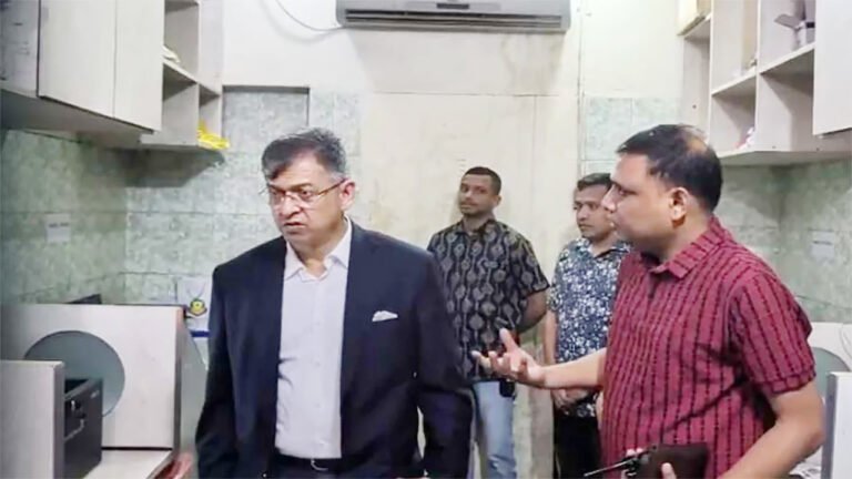 থানাগুলোকে দালালমুক্ত করতে স্বরাষ্ট্রমন্ত্রীর বিশেষ উদ্যোগ