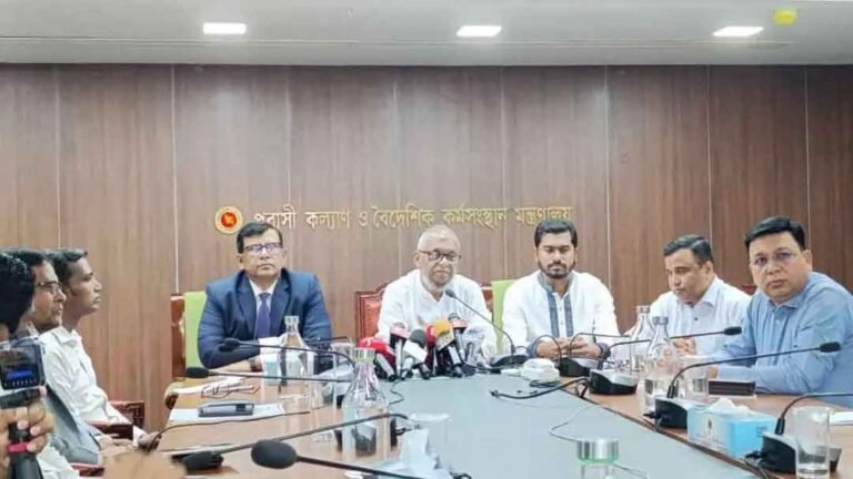 সি‌ন্ডিকেটমুক্ত করতে না পারলে মন্ত্রিত্ব ছে‌ড়ে চলে যাব : প্রবাসী কল্যাণমন্ত্রী