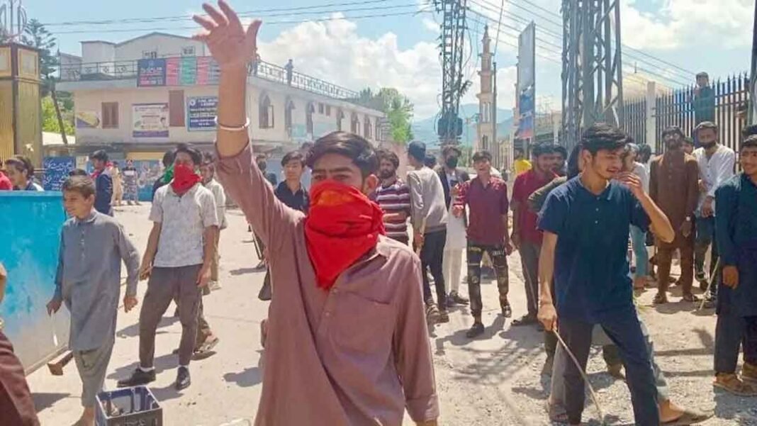 সংস্কারের দা*বিতে বি*ক্ষোভে উ*ত্তাল আজাদ কাশ্মির, নি*হত ২৪