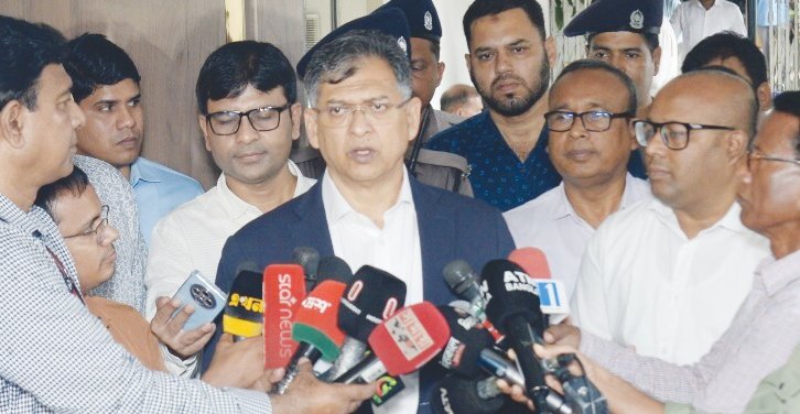 অবৈধ পুশ-ইন প্রতিরোধে সীমান্তে কঠোর অবস্থানে বিজিবি: স্বরাষ্ট্রমন্ত্রী