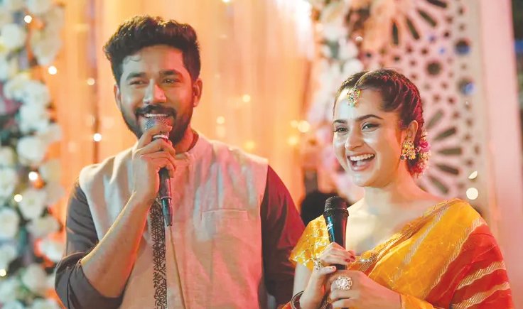 আমাদের দেখে নতুন বিয়ের দম্পতিরাও রোমান্টিক হয়ে গেছেন