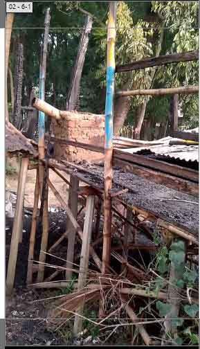 এক নিমিষেই শেষ জীবিকার অবলম্বন, আগুনে পুড়ে গেল মন্টুর চায়ের দোকান