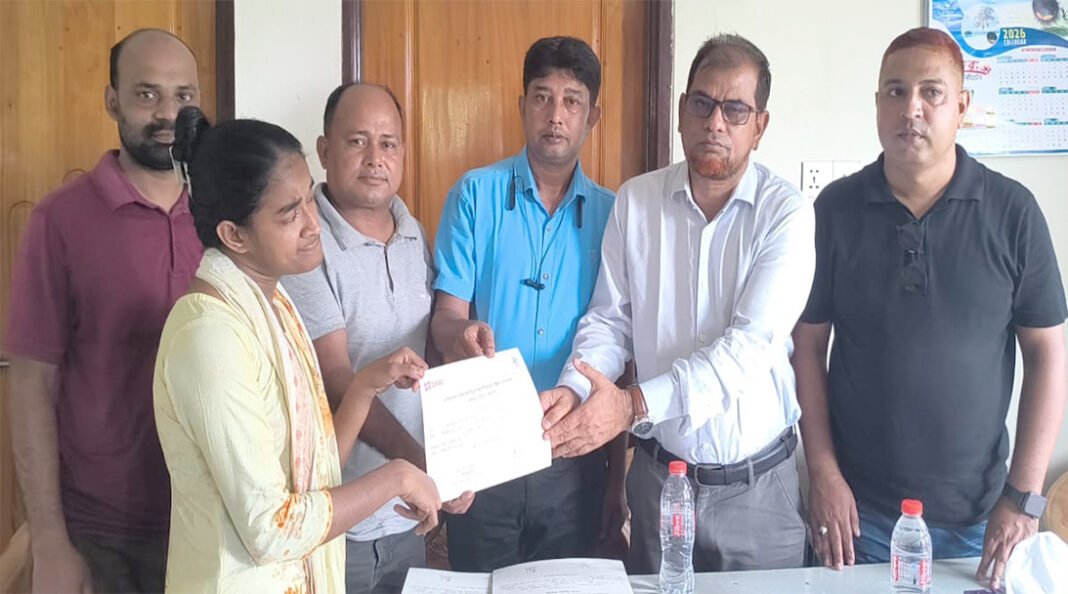 নকলায় প্রাইজ প্রকল্পের প্রশিক্ষণার্থীদের মাঝে সনদ বিতরণ
