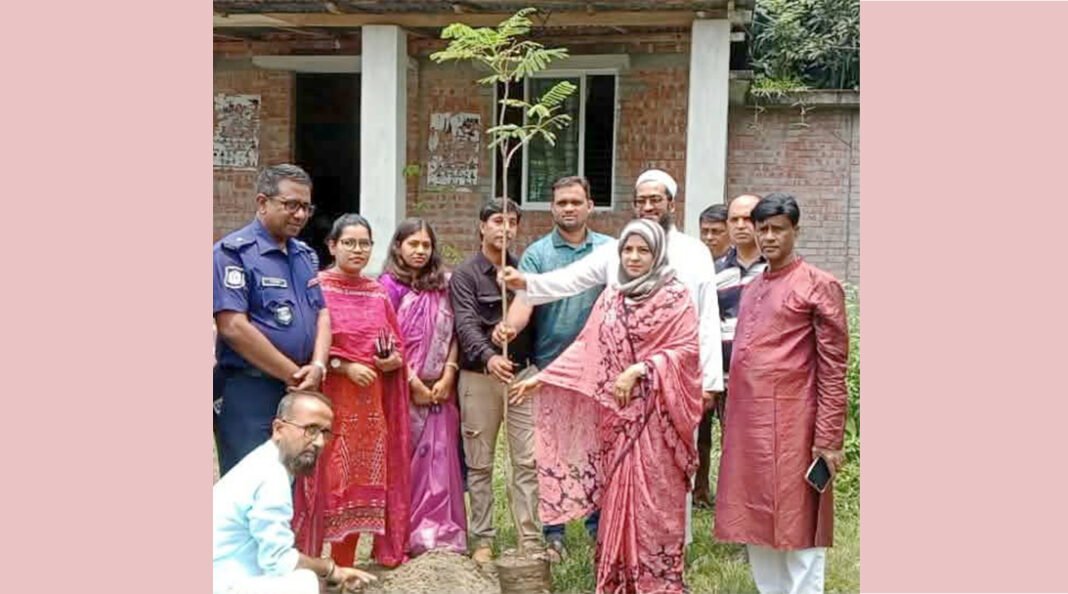 ঘিওরে পরিবেশ রক্ষায় প্রেসক্লাবের বৃক্ষরোপণ কর্মসূচি