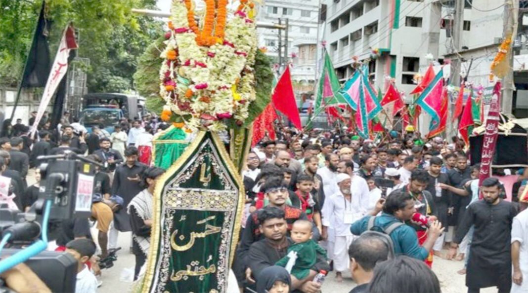 আশুরা উপলক্ষে হোসেনি দালান থেকে ঐতিহাসিক তাজিয়া মিছিল শুরু