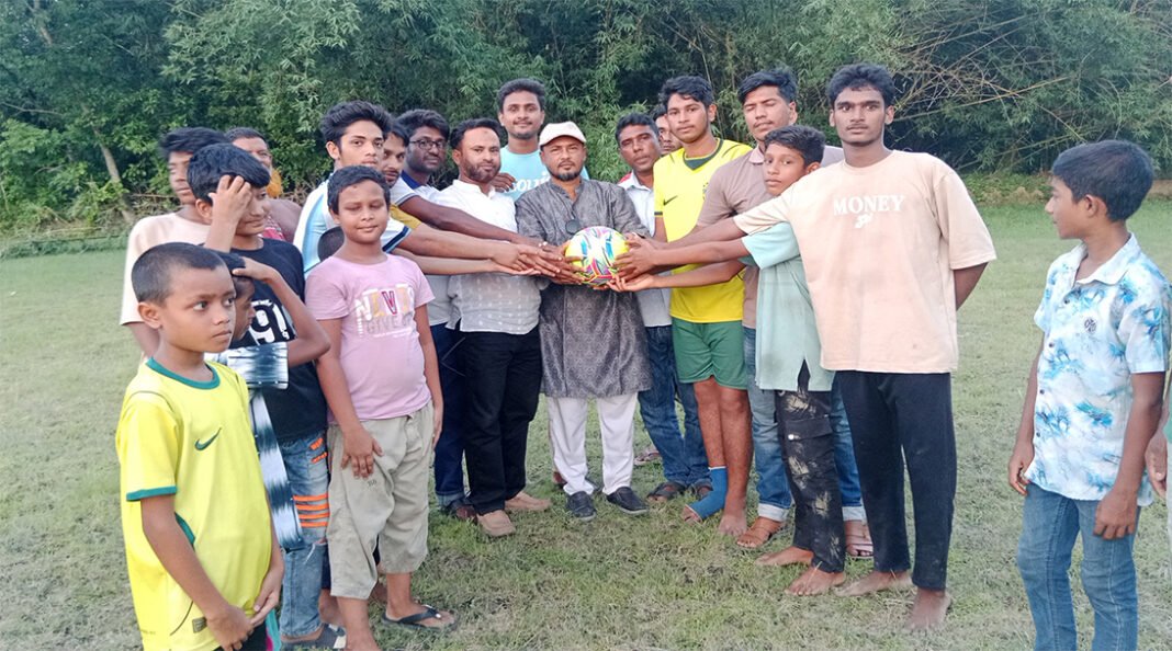 আন্তর্জাতিক মাদ*ক বিরোধী দিবসে কোস্টাল ইয়ুথ সোসাইটির বল বিতরণ