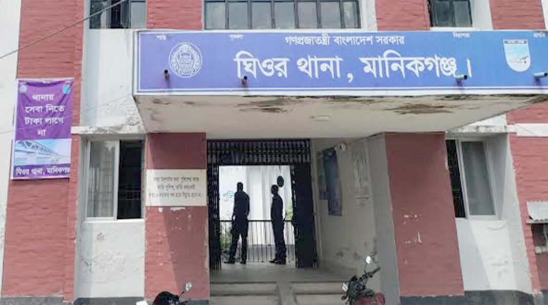 ঘিওরে স্বামীর সামনেই গৃহবধূকে পাটক্ষেতে নিয়ে ধ#র্ষণ, এলাকায় তোলপাড়