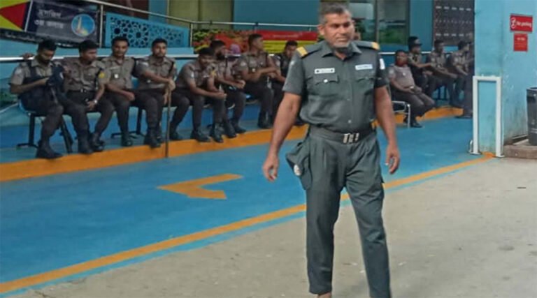 লা#ইসেন্স বাতিলের পর আদ-দ্বীনের সামনে পুলিশ মোতায়েন!