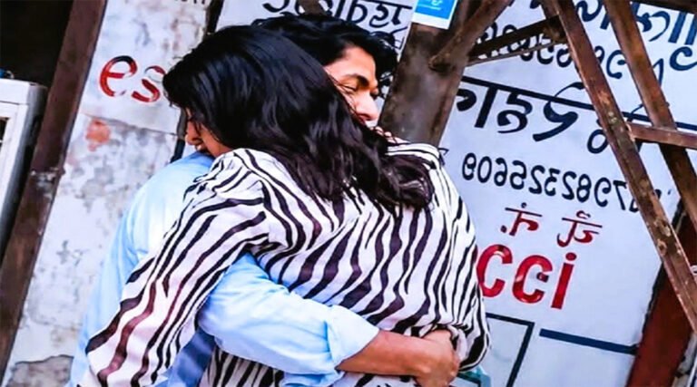 তালাকের কাগজ ছিঁড়ে ফেলে, আদালতেই স্বামীকে জড়িয়ে ধরলেন স্ত্রী