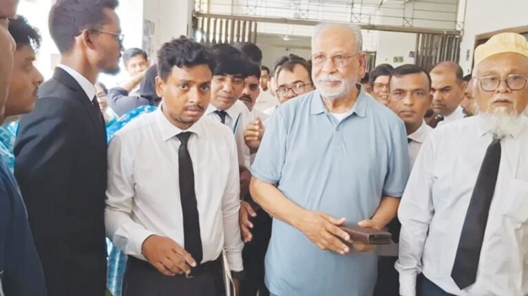 শাপলা চত্বর মামলায় সাবেক মন্ত্রী লতিফ সিদ্দিকী কারাগারে