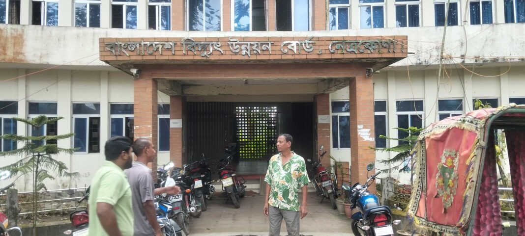 নেত্রকোনায় ঘন ঘন লো*ডশে*ডিংয়ে অ*তিষ্ঠ জনজীবন