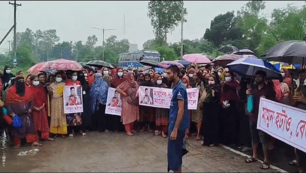 মানিকগঞ্জে চায়না কোম্পানির শ্রমিকদের মহাসড়ক অবরোধ,ভোগান্তিতে যাত্রীরা