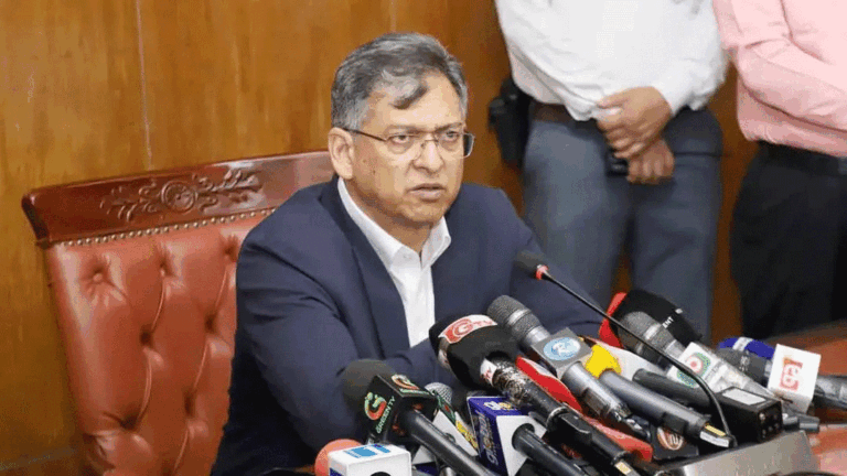 আ.লীগকে শিগগিরই বিচারের কা*ঠগ*ড়ায় দাঁড় করানো হবে : স্বরাষ্ট্রমন্ত্রী