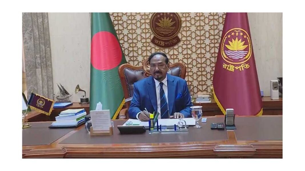 প্রথমবার বঙ্গভবনে দাপ্তরিক কার্যক্রম শুরু করলেন ভারপ্রাপ্ত রাষ্ট্রপতি