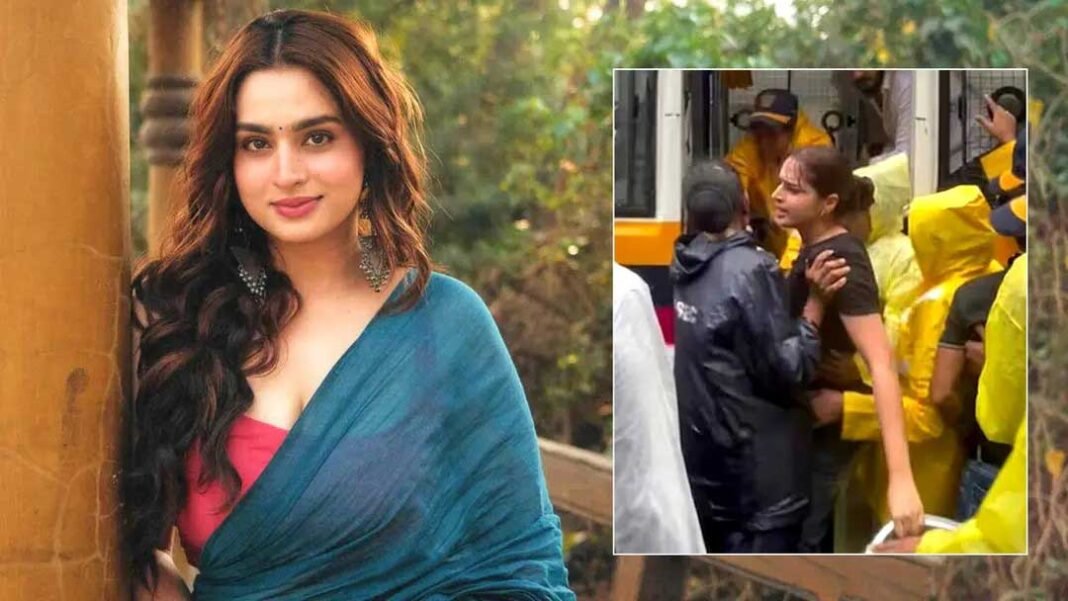 বি*ক্ষোভে গিয়ে আ*টক অভিনেত্রী আয়েশা খান