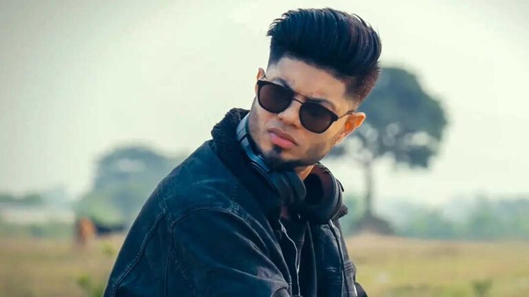 দেশে ফিরছেন সঞ্জয়, আগে এলো গান