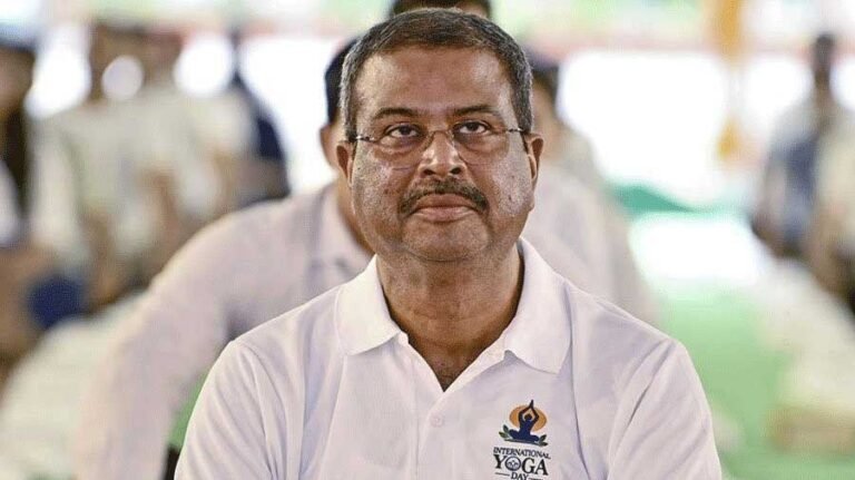 ভারতের শিক্ষামন্ত্রী পদত্যাগ করে শিক্ষার্থীদের উদ্দেশে যা বললেন 