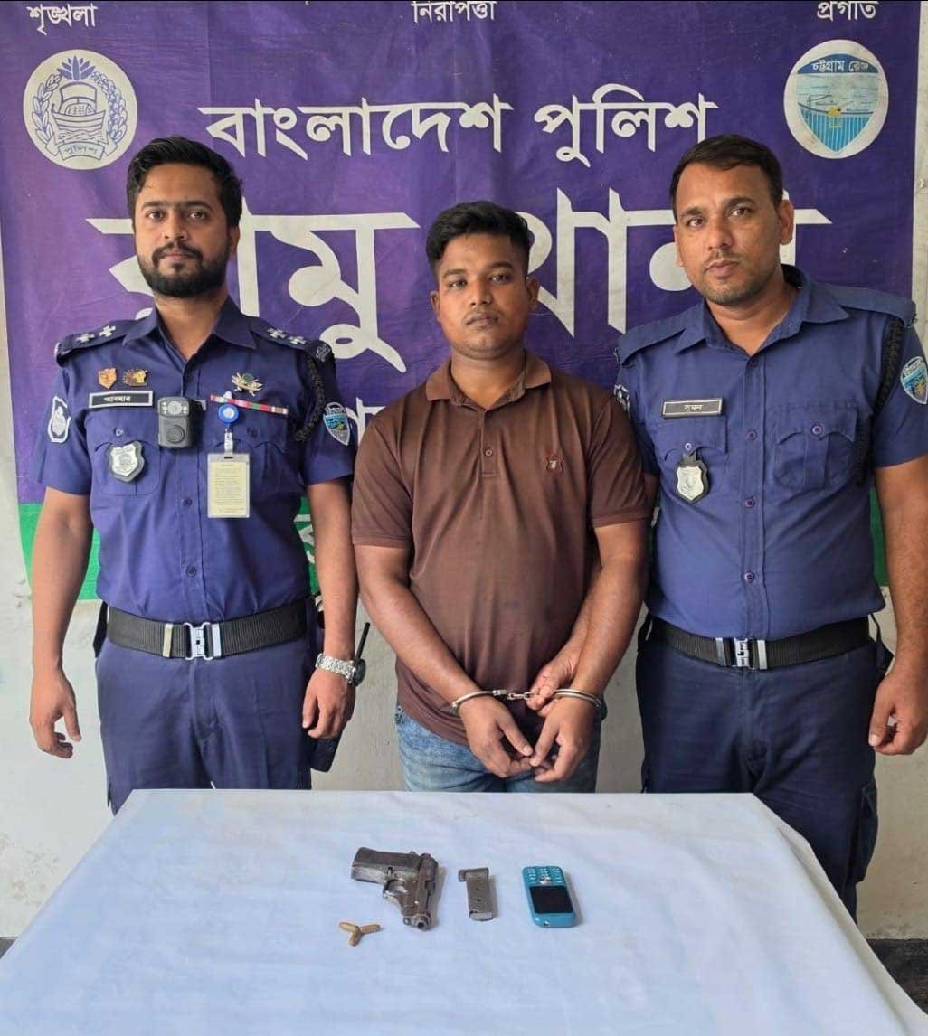 কক্সবাজারে পুলিশের অ*ভিযানে অ*স্ত্র ও গু*লিসহ যুবক গ্রে*ফ*তার