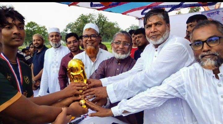 সাভারের কলমা জুলাই স্মৃতি ফুটবল টুর্নামেন্ট ফাইনাল খেলায় খগান ৩- ১ গোলে বিজয়ী