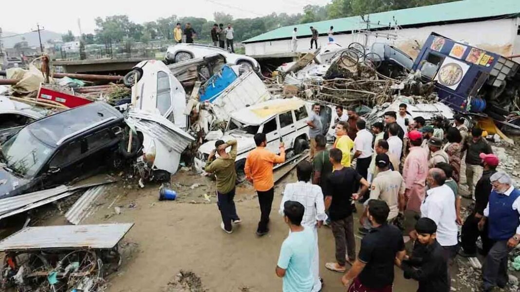 ভারতে হড়কা বান এবং ভূমিধসে নি*হত অন্তত ১৯