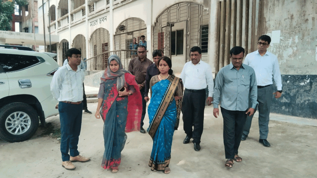 দৌলতপুরে এইচএসসি পরীক্ষা কেন্দ্র পরিদর্শনে জেলা প্রশাসক নাজমুন আরা সুলতানা
