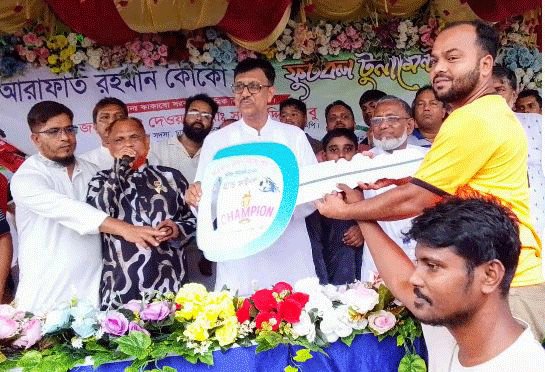 সাভারের কাকাব স্কুল মাঠে আরাফাত রহমান কোকো স্মৃতি ফুটবল টুনামেন্ট খেলা অনুষ্ঠিত