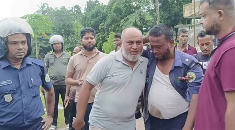 আসামির মৃত্যু#র গুজব ছড়িয়ে থানায় হামলা-ভাঙচুর, ৬ পুলিশসহ আহ*ত-১২