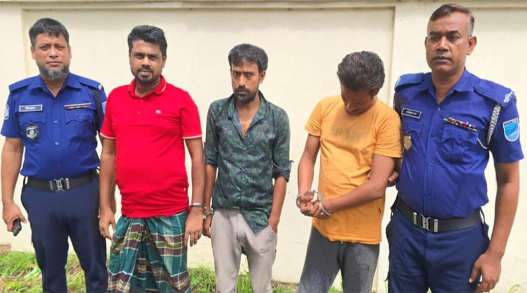 ঘিওরে বসতবাড়িতে পুলিশি অভিযা*ন, ইয়াবাসহ আট*ক-৩