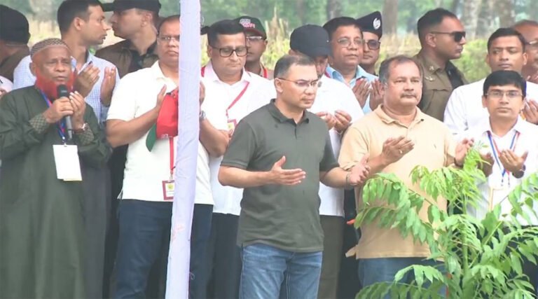 ‎বরিশাল পৌঁছেছেন প্রধানমন্ত্রী, অংশ নিয়েছেন বৃক্ষ#রোপণ কর্মসূচিতে