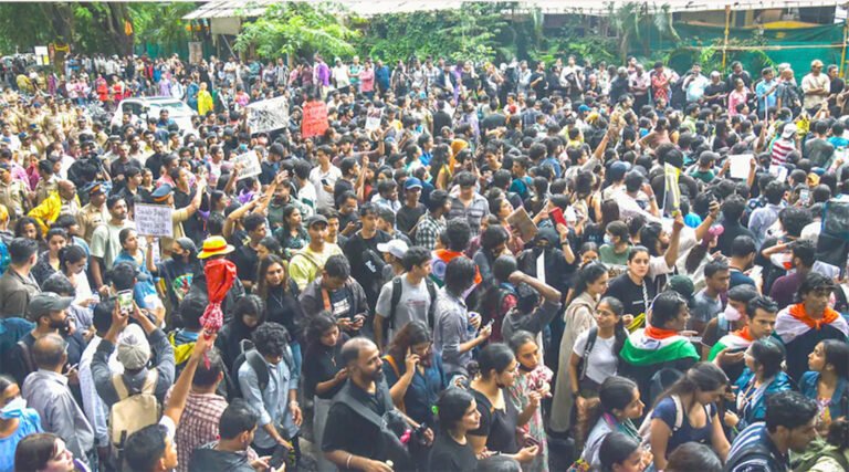 জেন-জি বিক্ষো#ভ ঠেকাতে ভারতীয় পুলিশের নতুন কৌশ*ল