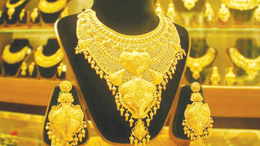 সোনার দাম ভরিতে বাড়ল প্রায় ১০ হাজার টাকা