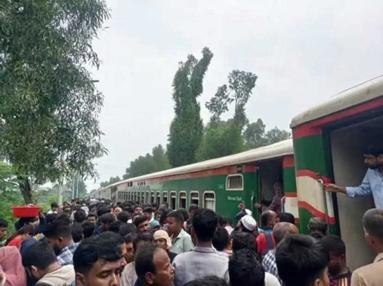 সিরাজগঞ্জে সিল্কসিটি এক্সপ্রেসের বগি লাইনচ্যু*ত