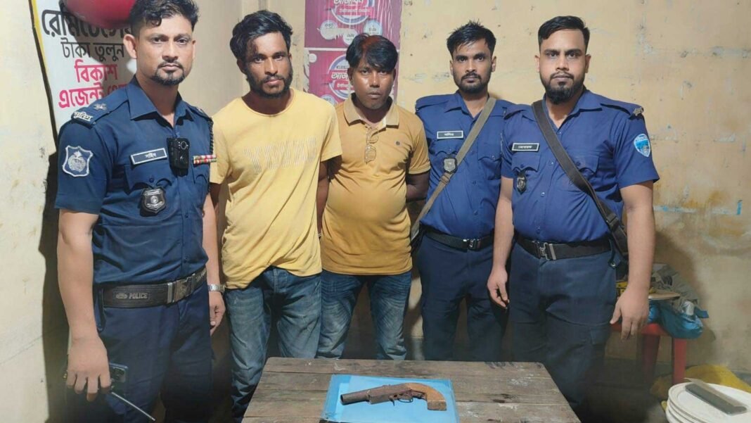 কক্সবাজারে পুলিশের অ*ভিযানে অ*স্ত্রসহ গ্রে*ফ*তার ২