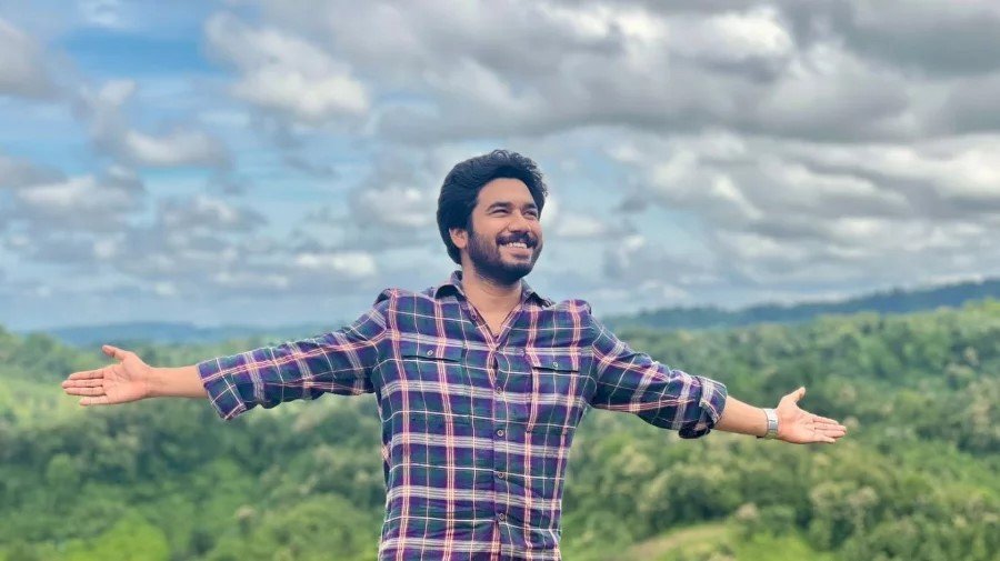 থাইল্যান্ডে দু*র্ঘ*টনায় আ*হত অভিনেতা খায়রুল বাসার