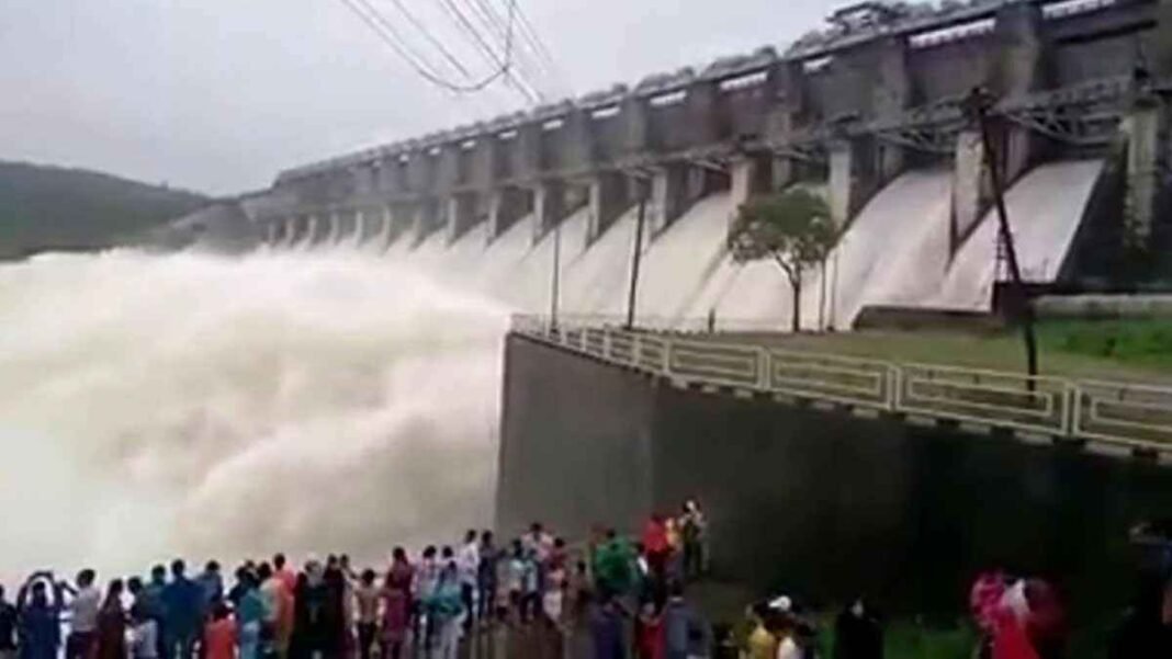 ফারাক্কা বাধেঁর সব গেইট খুলে দিতে শুভেন্দুকে বিহারের মুখ্যমন্ত্রীর ফোন