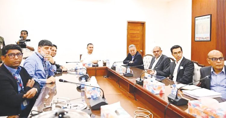 দেশের গুরুত্বপূর্ণ সরকারি ভবনগুলোতে সৌর প্যানেল স্থাপনের নির্দেশ প্রধানমন্ত্রীর