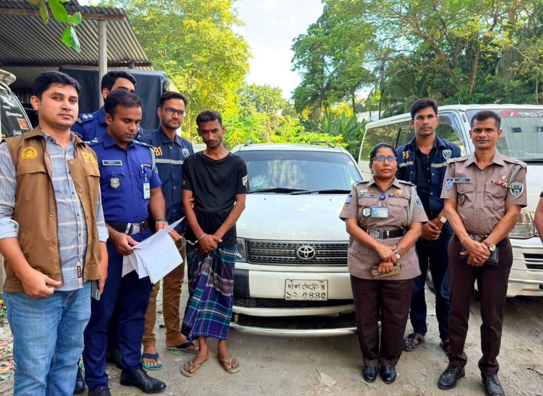 মানিকগঞ্জে গ্যারেজের তালা ভে*ঙে চুরি হওয়া প্রাইভেটকার উদ্ধার, গ্রে*ফতার ১