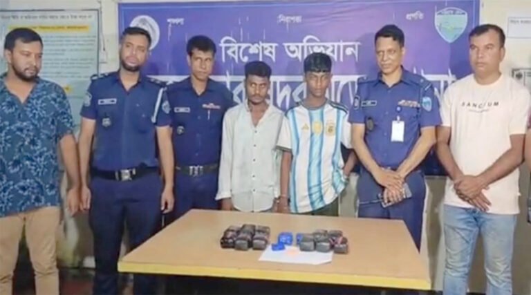 যাত্রীবাহী বাস থেকে ২৪ হাজার পিস ইয়াবাসহ আট*ক-২