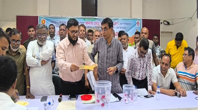 কালিয়াকৈরে ভিক্ষুক পুনর্বাসন ও বিকল্প কর্মসংস্থান সৃষ্টির লক্ষে বকনা গরু বিতরণ অনুষ্ঠিত