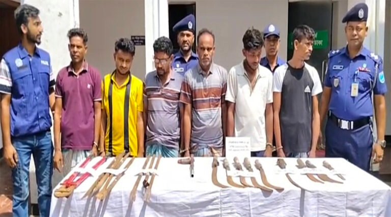 ধামরাইয়ে নৌ ডাকাতির ঘটনায় ৬ পেশাদার ডাকাত গ্রেপ্তা*র
