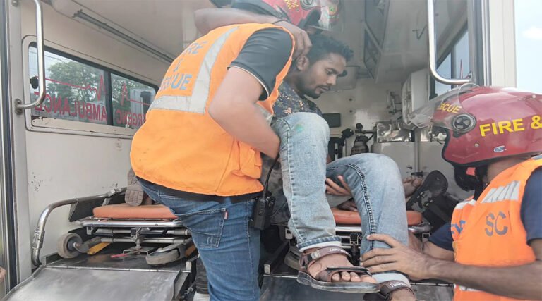 ধামরাইয়ে মোটরসাইকেল-ইজিবাইকের মুখোমুখি সংঘ#র্ষ, আহ*ত-৩