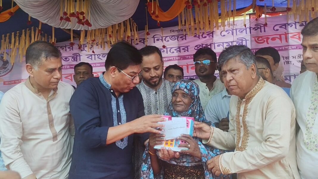 প্রধানমন্ত্রীর উদ্যোগে ফুটপাতের সেই গোলাপি বেগম পেলেন নতুন বাড়ি