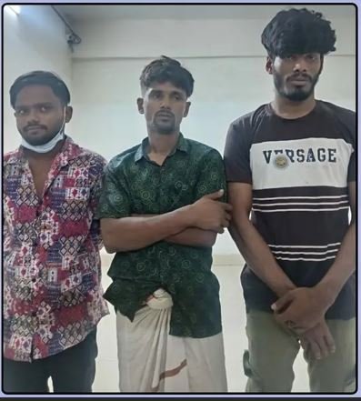 যাত্রাবাড়ীতে অ*স্ত্র-গো*লাবারুদসহ গ্রে*ফতার চার