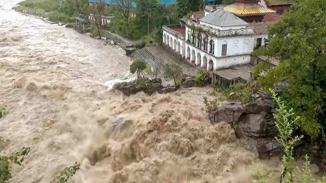 টানা বর্ষণ-ভূমিধসে নেপালে ৪ দিনে ২১ জনের মৃত্যু, নিখোঁজ ৫