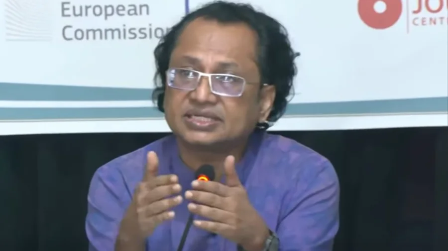 মিডিয়ার সঙ্গে সরকারের কোনও বিরোধ নেই : তথ্য উপদেষ্টা