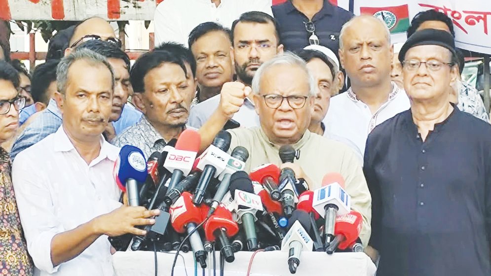 হাসিনাকে ফেরত না দিয়ে ভারত বাংলাদেশের বিরুদ্ধে চক্রা*ন্ত করছে: রিজভী