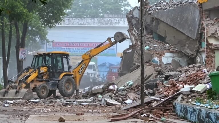 অবৈধ’ ঘোষণা করে ভেঙে দেওয়া হলো মসজিদ