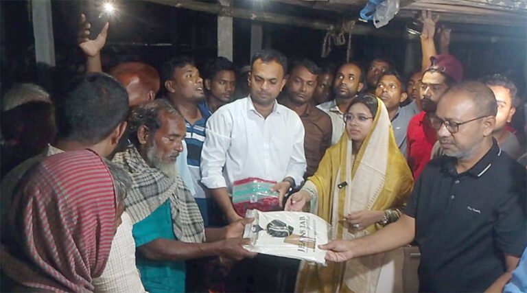 শেরপুরে ক্ষতিগ্রস্ত পরিবারের পাশে সংরক্ষিত নারী আসনের এমপি ডা. প্রিয়াঙ্কা