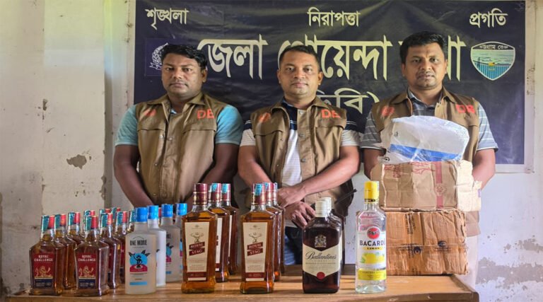 নোয়াখালীতে মাদ*ক বিরোধী অভিযানে ২৮ বোতল ভারতীয় মদ উদ্ধা*র